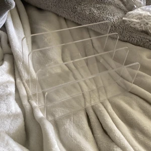 Ställ för paljetter  - Jättefint ställ för olika smink paletter från normal! Använd fåtal gånger så den är som ny! Köparen står för frakten! 