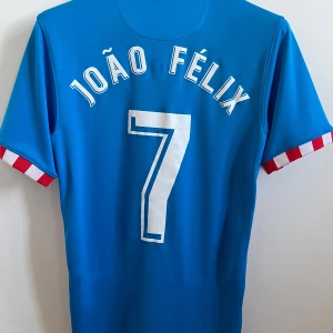 Atletico Madrid Tredjetröja  - Atletico Madrid Tredjetröja 21/22 João Félix #7 Oerhört sparsamt använd Köpt på unisport i Stockholm  Storlek: S Perfekt skick