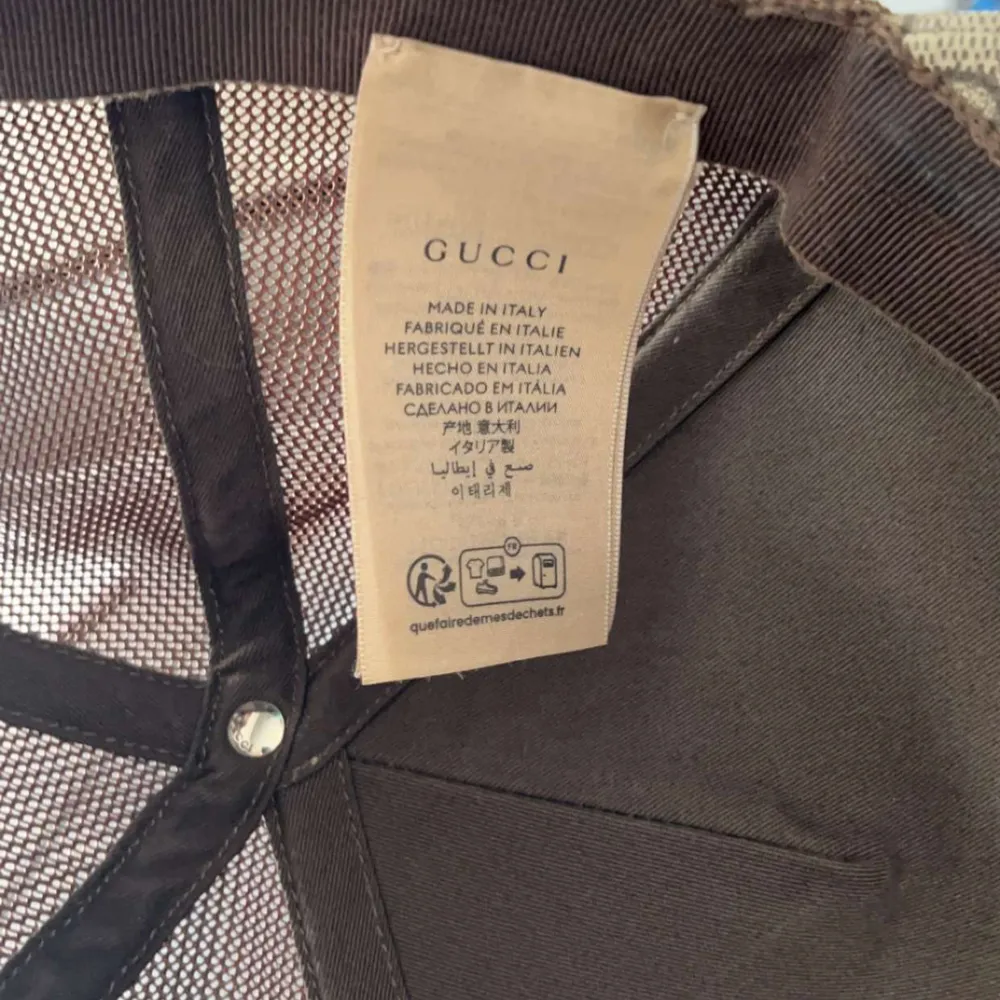 Tjena, säljer en Gucci keps i mycket fint skick med inga flaws, den är storlek Large! Nypris $510. Accessoarer.