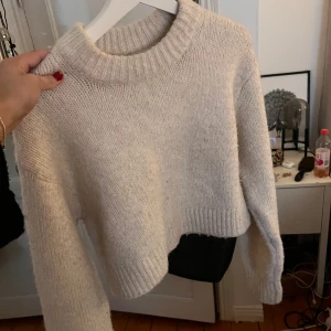 Stickad tröja - Superfin stickad tröja från hm som inte säljs längre!!