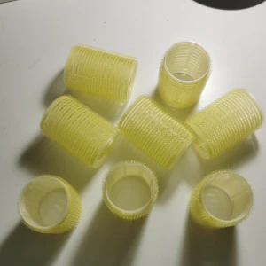 Papiljotter - Gula papiljotter som har bara använts två gånger, säljer för att de behövs inte längre. 8 stycken totalt 