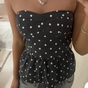 Prickig topp - Säljer då den inte längre kommer till användning🥰