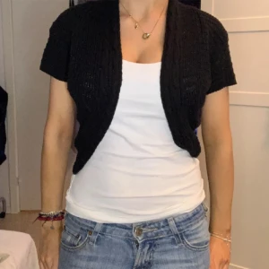 Svart bolero - Såå fin! Skiv för frågor eller någon fundering. 