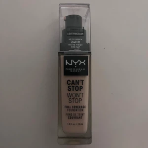 NYX 24h foundation light porcelain  - Säljer då den var fel färg använd Max 2 ggr 