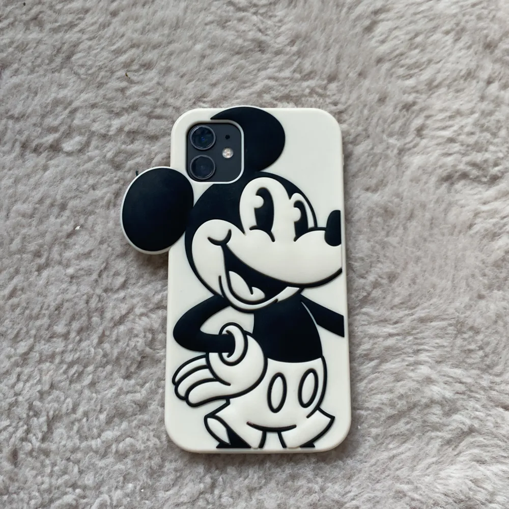 Silikonskal IPhone 11 mickey mouse (Disney). Helt oanvänd och är i bra skick. . Övrigt.