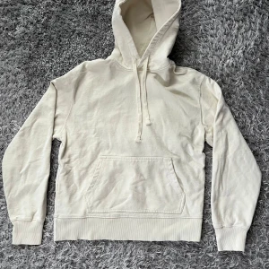 Zara Hoodie - Zara Hoodie | Storlek S | Skick = 9/10 inga defekter | Pris = 149kr | Nypris = 600kr | Tveka inte på att höra av er vid frågor eller funderingar🙌
