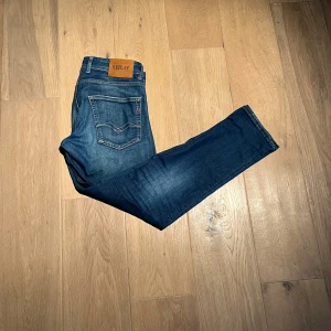 Replay  - Säljer mina replay jeans som är toppskick och inte alls mycket använda!