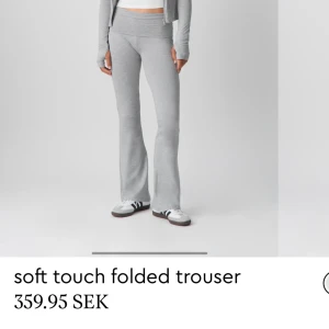 Yoga pants - Skit snygga gråa yoga pants från Gina trico. Använda fåtal gånger, säljer då jag inte använder dem. Nypris 359
