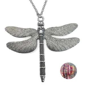 trollslända halsband 🤍🌊 - Jätte fint trollslända halsband som också är väldigt trendigt 🤍🙊perfekt present till dig själv/en vän 1 för 80 kr (finns mer i lagret) skriv för frågor 🤍🤍🤍FRAKT 15kr INTE 39kr🤍🤍🤍