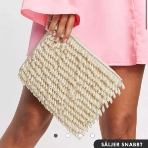 Clutch - Helt ny med alla lappar kvar! ❤️