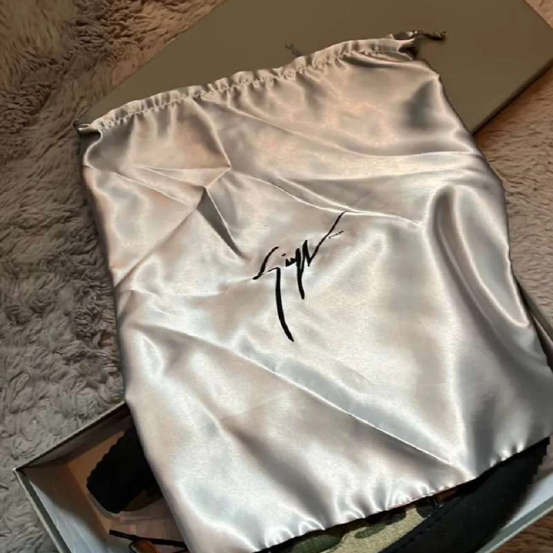 Giuseppe Zanotti Skor  - 93