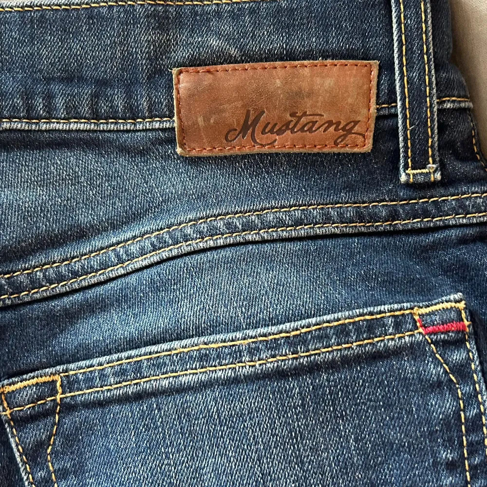 jätte fina mustang bootcut jeans som är endast använda en gång. priset kan diskuteras. . Jeans & Byxor.