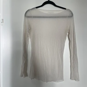 Intimissimi tröja - Chremevit långärmad från intimissimi i fint skick, knappt använd Strl M