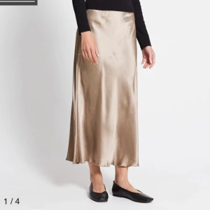 Satinkjol - Säljer denna satinkjol från lager 157💕