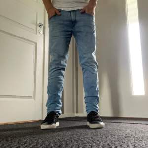 Säljer nu mina Replay jeans i modellen Hyperflex | Superfint skick, köpta för 1800kr | Skriv vid frågor eller om fler bilder önskas 🍾