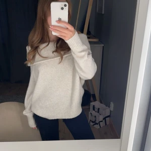 Stickad - super fin stickad off shoulder tröja, super skön men säljer då den inte kommer till användning💓