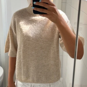 Stickad t shirt  - Snygg tröja 