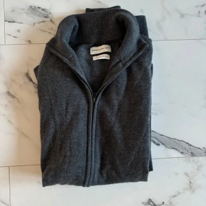 These Glory Days tröja - Väldigt fin merino ull tröja från märket These Glory Days. Nästan aldrig använd. Skick 9/10. Hör av er om ni har några frågor!