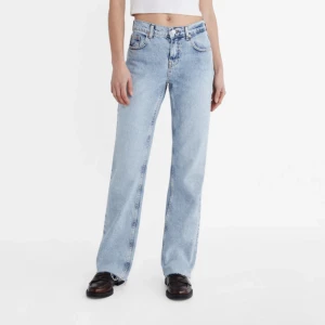 Low waist jeans - Jätte fina low waist byxor som tyvärr blivit försmå för mig😩❤️dom är i bra skick