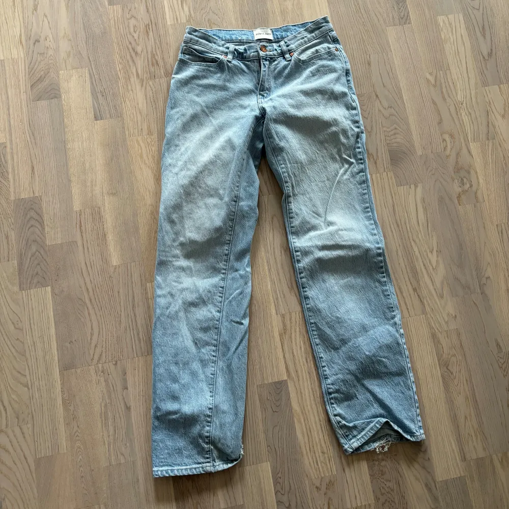 Säljer dessa jeans från Abrand. Den lågmidjade modellen.   Nypris 1000kr Storlek 25. Jeans & Byxor.