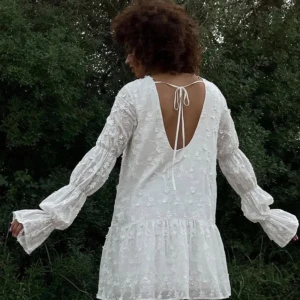 Studentklänning  - Helt ny klänning med prislapp kvar, säljer pågrund av att jag har 2 st och bara ska ha kvar den ena🥰