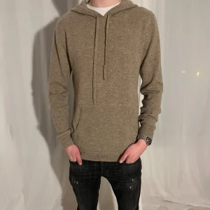 Kashmir hoodie - 100 % kaschmir hoodie | 10/10 skick inga defekter | Pris är diskuterbart 