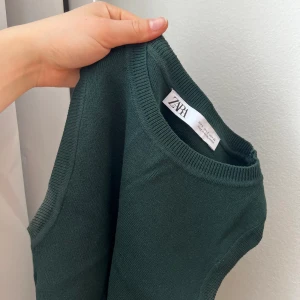 Grön croptop  - Superfin grön crop top från zara använd ett fåtal gånger☺️