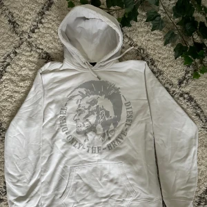 Diesel hoodie - En väldigt fin diesel hoodie som nu ska säljas pga ikke användning. Nytt pris på en sån här kan vara från 1400-1600kr. Priset kan diskuteras och köparen står för frakt 📦 