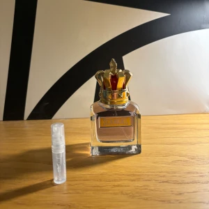 JPG scandal sample  - Säljs i 3 ml. Aromatisk och söt vinterparfym som passar tonåringar🍮🥮