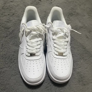 Nike air force 1 - Helt nya använda 1 gång. Tyckte inte de passade min stil. Priset kan diskuteras 