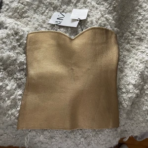 Topp Zara - Så fin topp från Zara!!! Kom med prisförslag❣️