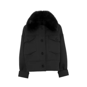 Meotine charlie jacket - Säljer min meotine jacka eftersom den inte kommer till användning längre. Ordinarie pris är 3000kr och är slutsåld i denna storlek . Säljer för 2000kr. Det medföljer även extra knappar. Skriv för fler bilder!