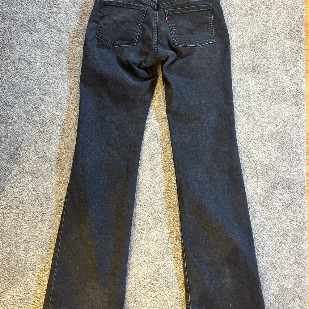 Helt nya levis jeans utan prislapp. Använda 1 gång. Säljer pågrund av förstora! . Jeans & Byxor.