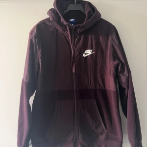 Nike sportjacka - Snygg sportjacka i storlek Large.