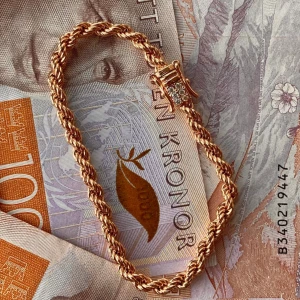 Cordell armband guld - Cordell armband från Kejsar nytt skick, låda ingår. 4 mm tjock lek. Använt fåtal gånger