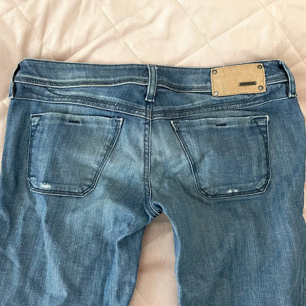 Säljer mina snygga lågmidjade diesel jeans köpt secondhand 💗 W29L34, skriv för fler bilder!. Jeans & Byxor.