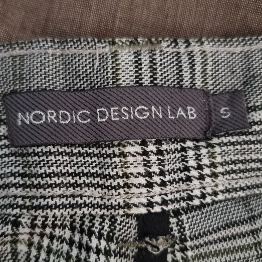 Tjena, säljer ett par nordic design lab shorts som har blivit för små gör mig. Storlek S. Passar dem som är runt e 170 och väger runt 60 kg.. Shorts.