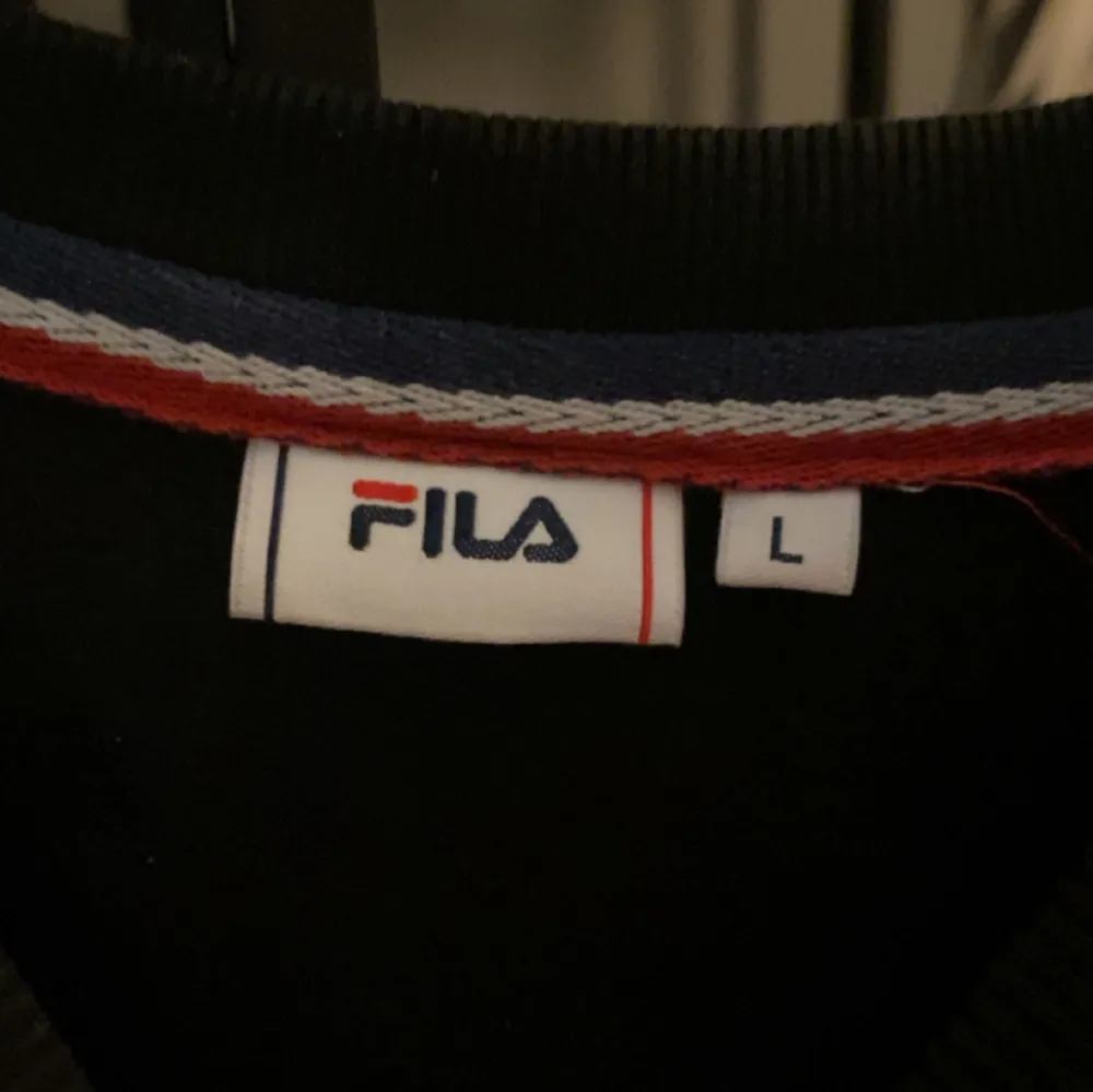 Super cool Fila tjocktröja i storlek L . Tröjor & Koftor.