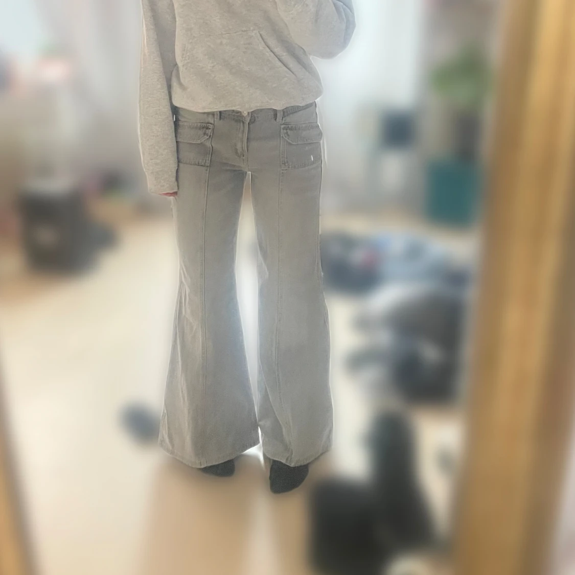 Lågmidjade utsvängda jeans  - 91