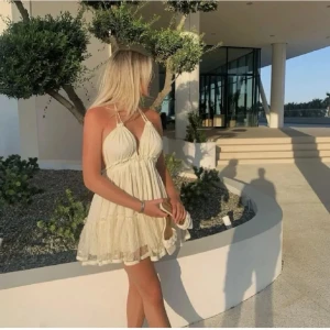 Sommarklänning - Fin sommarklänning som passar till studenten!