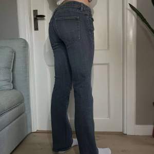 Blåa jeans i storlek 36 s. Aldrig använda och i väldigt bra skick ☺️☺️