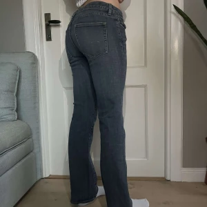 Blåa jeans  - Blåa jeans i storlek 36 s. Aldrig använda och i väldigt bra skick ☺️☺️