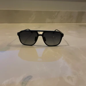 Oscar Eide solglasögon - Oscar Eide solglasögon  Skick 7/10 Nypris: 3250 kr Säljes för: 500 kr