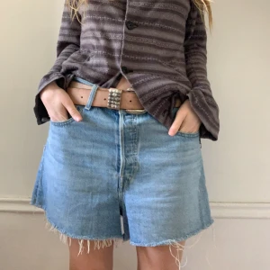 Levis shorts  - Levis shorts, oversized på mig som är S/M. Frakt tillkommer, skriv vid frågor 💞