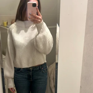 Stickad tröja - Vit stickad tröja från Gina tricot