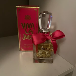 Viva la juicy parfym JC - Beställde hem men lukten var inte något för mig. Knappt använd