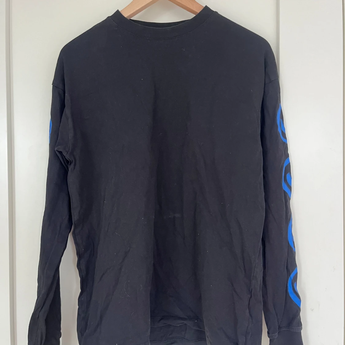 svart långärmad tröja