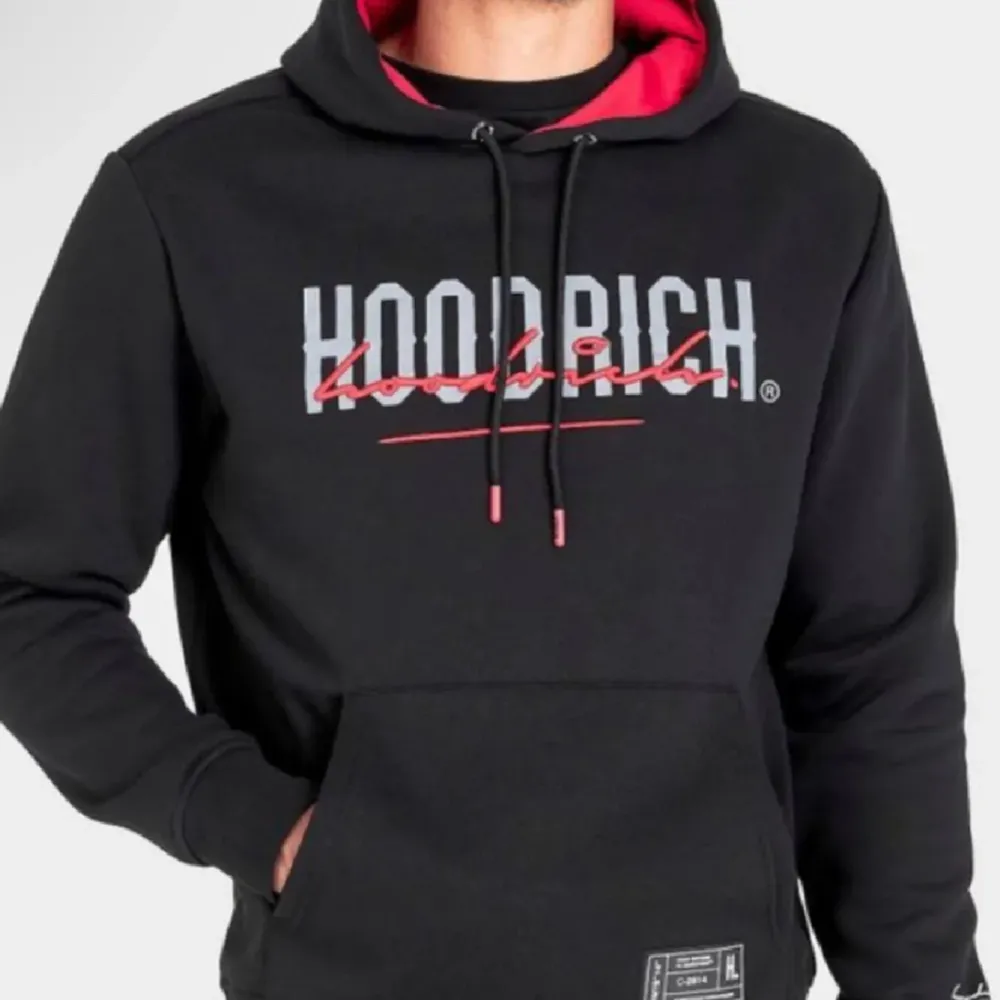 Säljer min hoodrich hoodie som jag knappt användt, inga defekter precis som ny. Storlek S. Bilder kan man få privat, möts upp i Stockholm eller så fraktar jag. Vid frågor skriv till mig❤️. Hoodies.