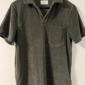 Frotté piké  - Säljer nu denna feta frotté pikén i storlek 158/164(passar xs). Skicket är 9/10 och nypriset ligger på 300, mitt pris 100kr.