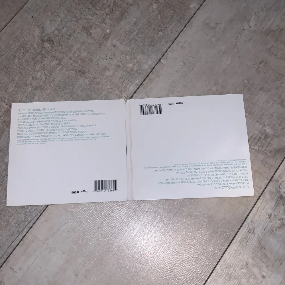 kent cd som är köpt second hand! (säljer fler cds) Skivorna ser nästan helt nya ut, inga defekter!💕 Skriv i dm om du har några frågor:). Övrigt.